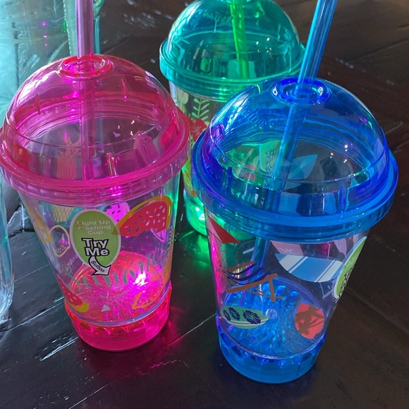 Bundle of fun plastic mugs. New. - Picture 2 of 4